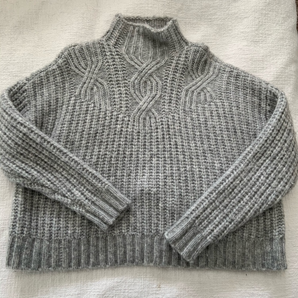Aerie Gray Knit Sweater. Size Medium